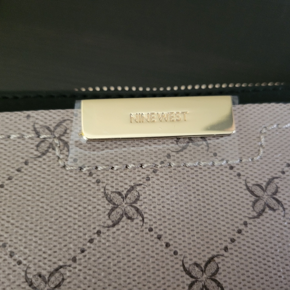 Nine West Lawson Wristlet/ Clutch NWT - Picture 2 of 5